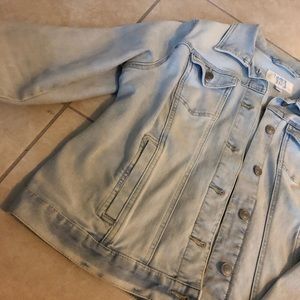 Light blue jean jacket with pockets 💙✨